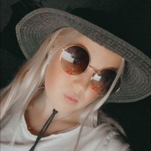 Meet your Posher, Charisma